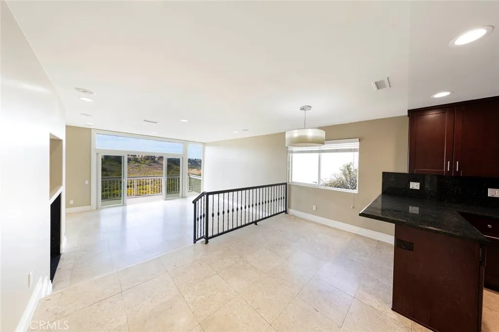 Newport Beach, California 92660, United States, 2 Bedrooms Bedrooms, ,2 BathroomsBathrooms,Residential,Active,219500