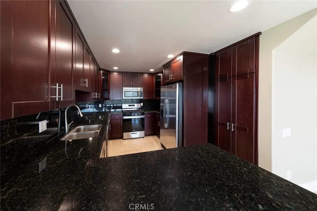 Newport Beach, California 92660, United States, 2 Bedrooms Bedrooms, ,2 BathroomsBathrooms,Residential,Active,219500