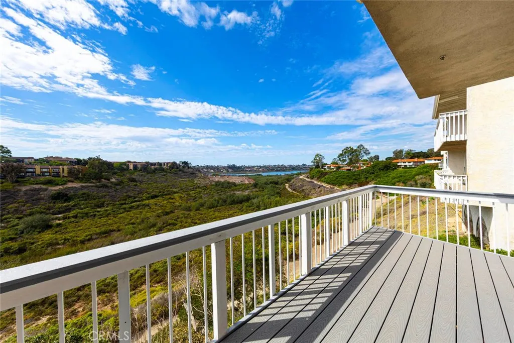 Newport Beach, California 92660, United States, 2 Bedrooms Bedrooms, ,2 BathroomsBathrooms,Residential,Active,219500