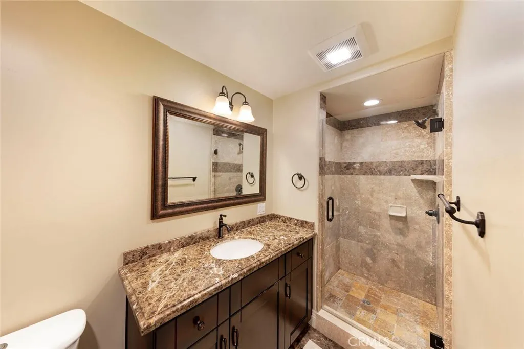 Newport Beach, California 92660, United States, 2 Bedrooms Bedrooms, ,2 BathroomsBathrooms,Residential,Active,219500