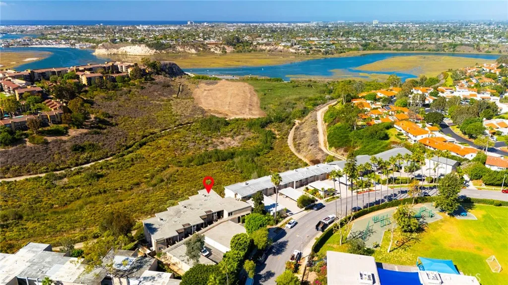 Newport Beach, California 92660, United States, 2 Bedrooms Bedrooms, ,2 BathroomsBathrooms,Residential,Active,219500