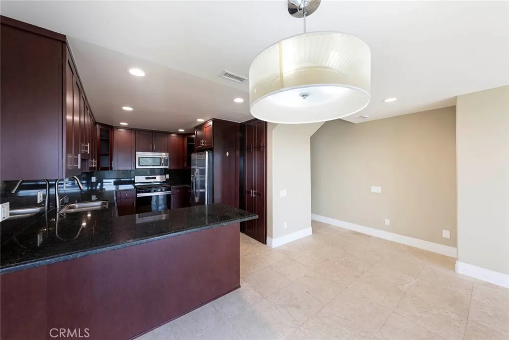 Newport Beach, California 92660, United States, 2 Bedrooms Bedrooms, ,2 BathroomsBathrooms,Residential,Active,219500