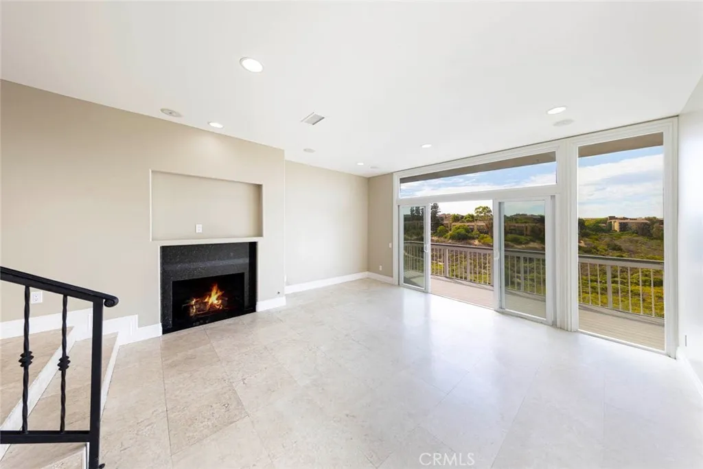 Newport Beach, California 92660, United States, 2 Bedrooms Bedrooms, ,2 BathroomsBathrooms,Residential,Active,219500