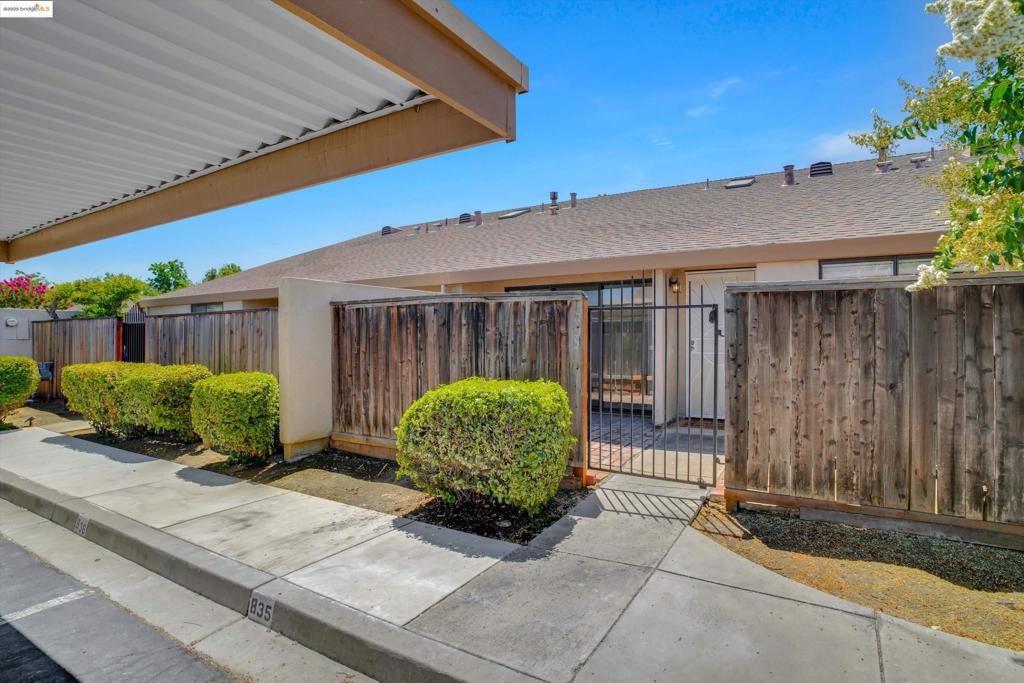 Do you enjoy walking to the farmers market, concerts in the park or Brentwood nightlife? Then this townhouse is for you! You won't want to miss this FULLY remodeled 2 bedroom 1.5 bathroom, close to downtown. This great open concept has been updated including new paint, floors, quartz counters, lighting fixtures and bathrooms. It is turn key ready to go located in the desired Villa Terrace gated community which includes a club house and community pool. Call today for a private showing you won't want to miss this GEM!!!