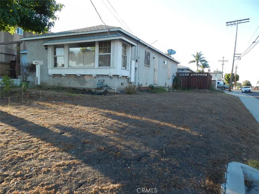 1306 W 1st Street