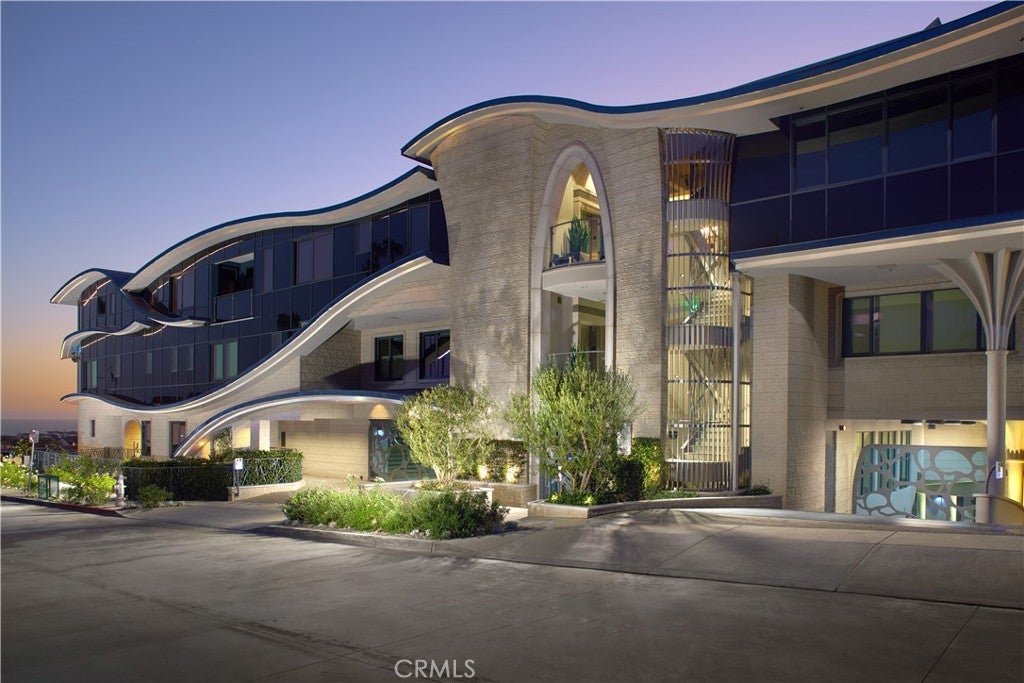 183 Carnation Avenue