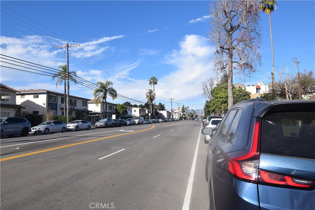 6708 Whitsett Avenue