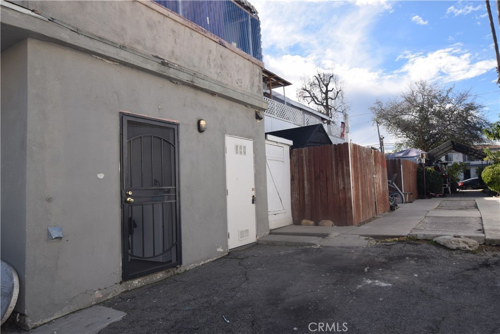 6708 Whitsett Avenue