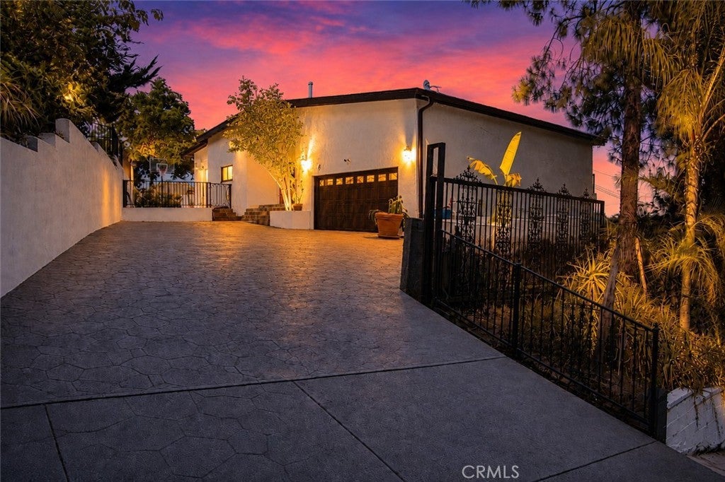 Photo of 4999 Alatar Drive, Woodland Hills, CA 91364 (MLS # SR26178883)