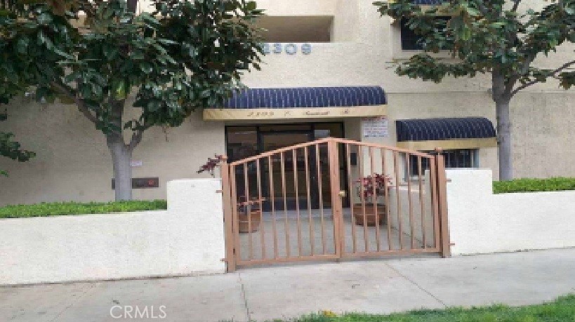 2309 E 17th