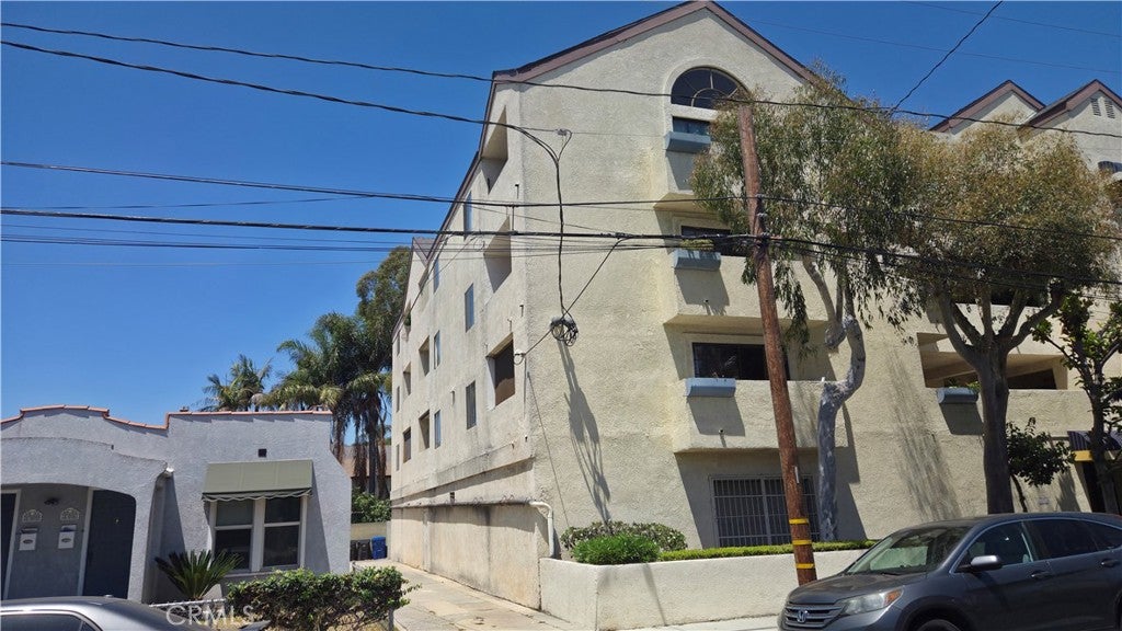 2309 E 17th 202