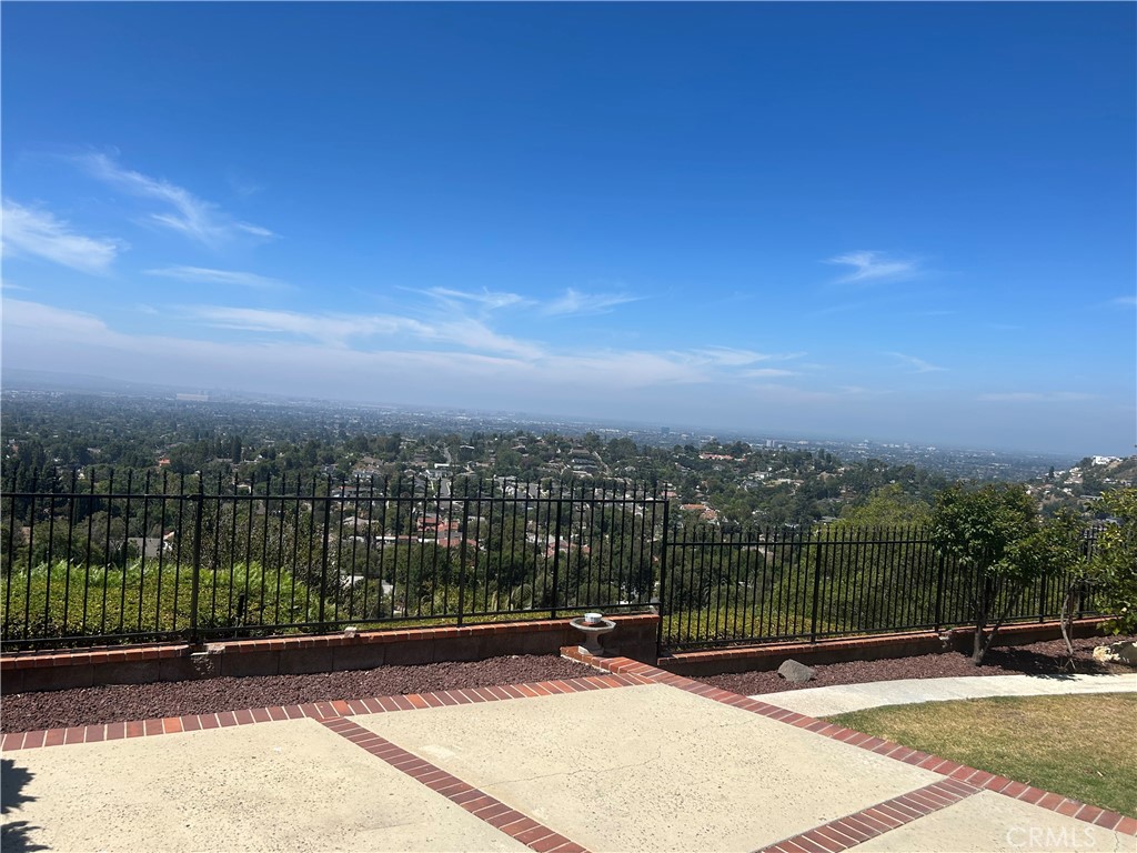 6322 E West View