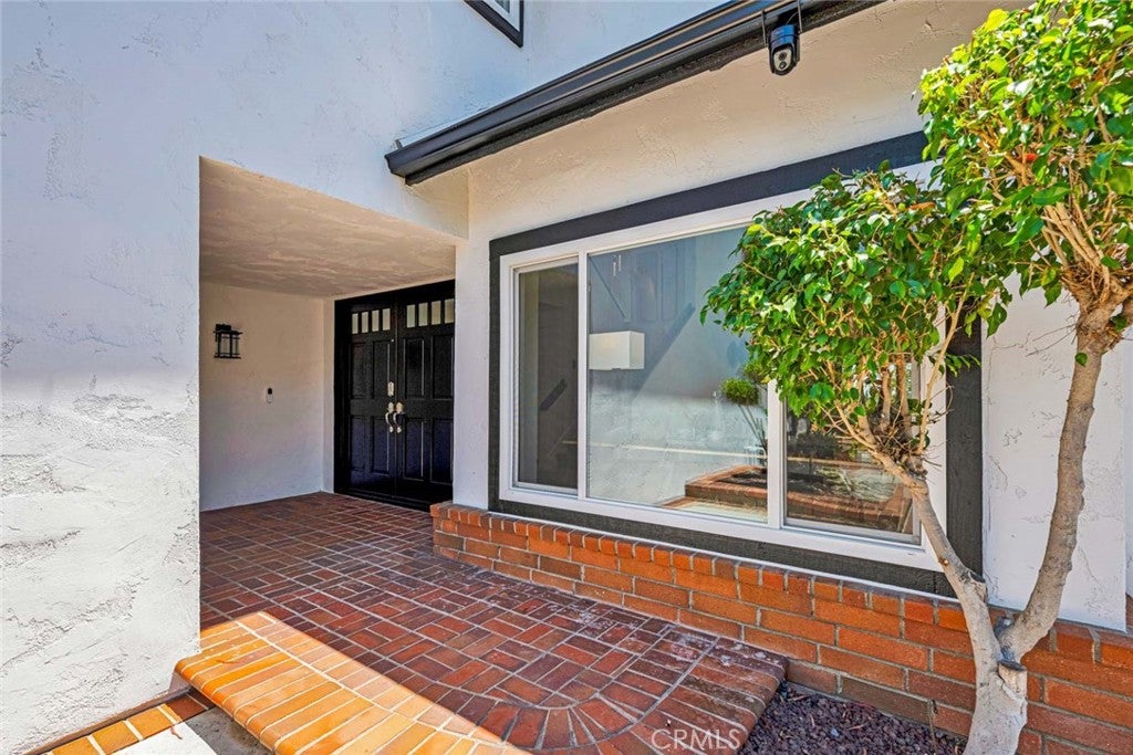 6322 E West View