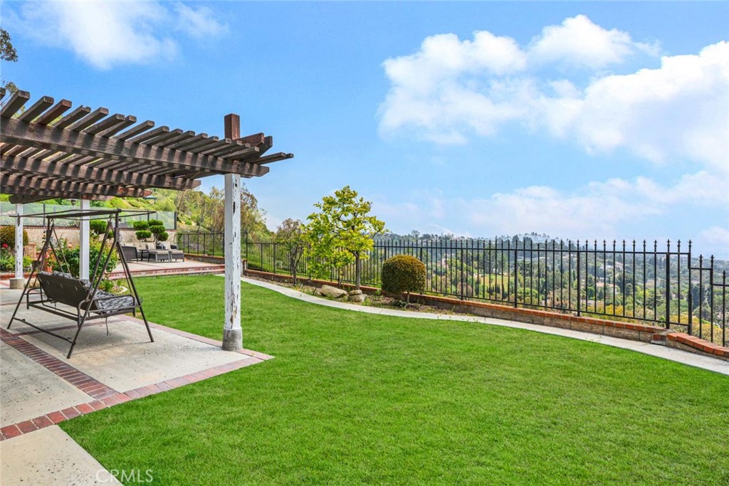 6322 E West View