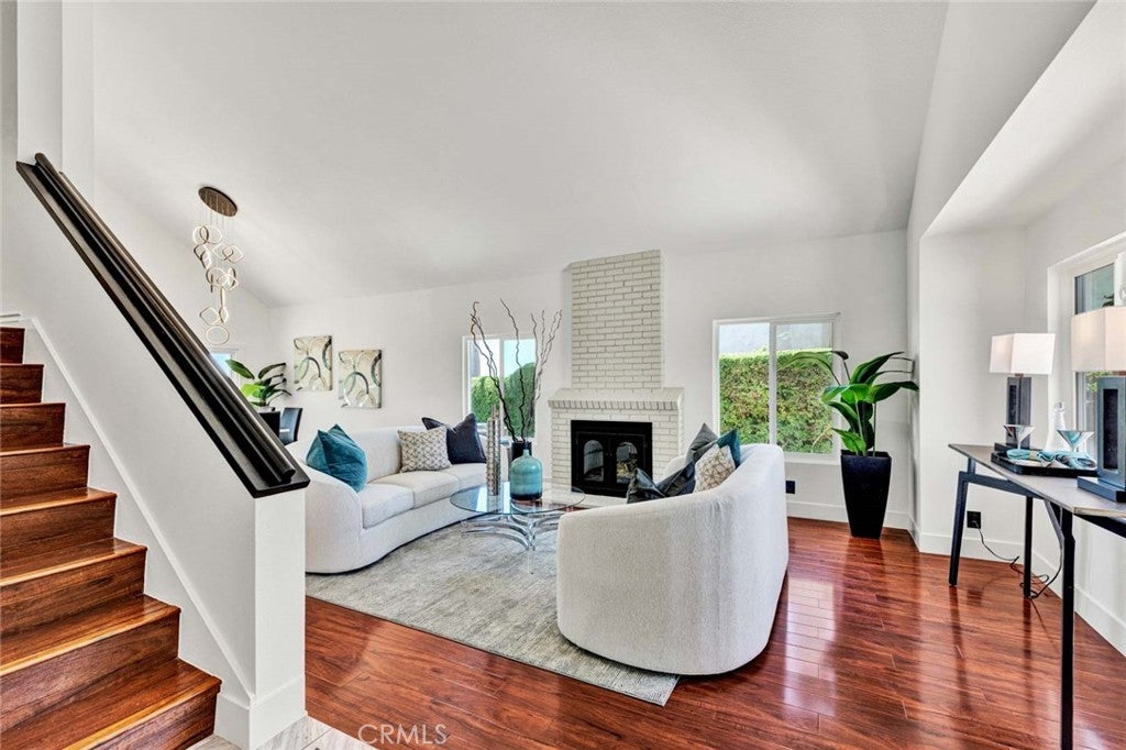 6322 E West View