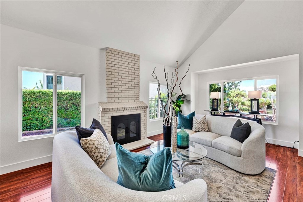 6322 E West View