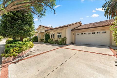Photo of 4811 Heaven Avenue, Woodland Hills, CA 91364 (MLS # SR25161499)