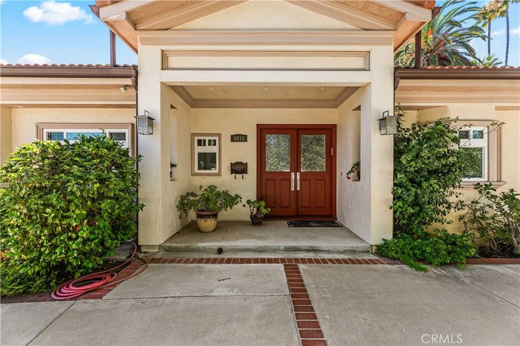 Photo of 4811 Heaven Avenue, Woodland Hills, CA 91364 (MLS # SR25161499)