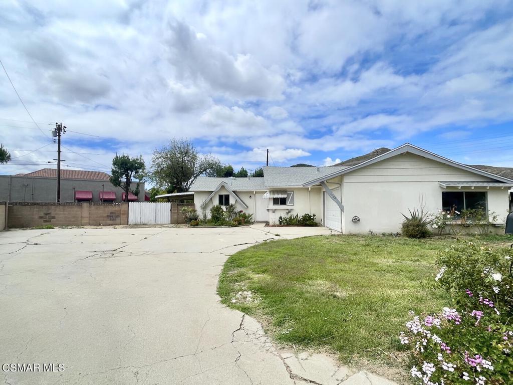 1561 Calzona Court