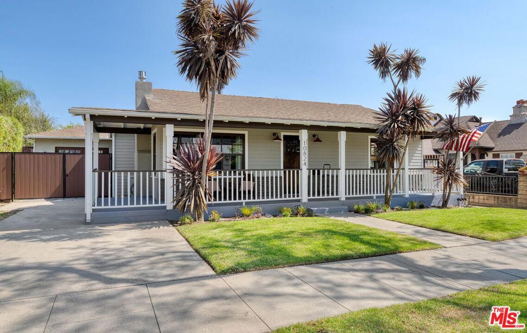 Photo of 10824 Lindblade Street, Culver City, CA 90230 (MLS # 25591265)