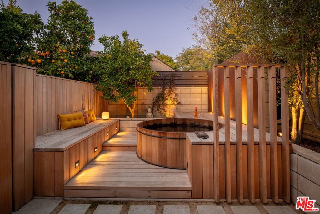 1060 Nowita Place, Venice CA 90291