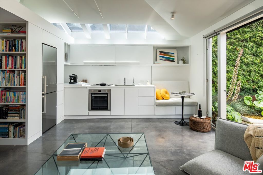 Photo of 1060 Nowita Place, Venice, CA 90291 (MLS # 26644273)