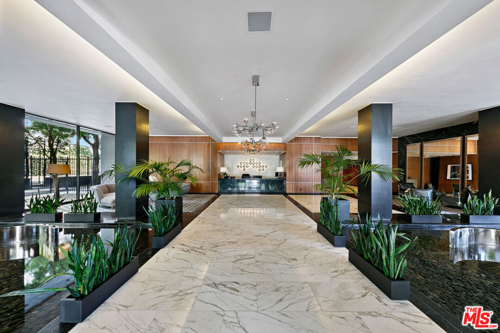 1100 Alta Loma Road 1407
