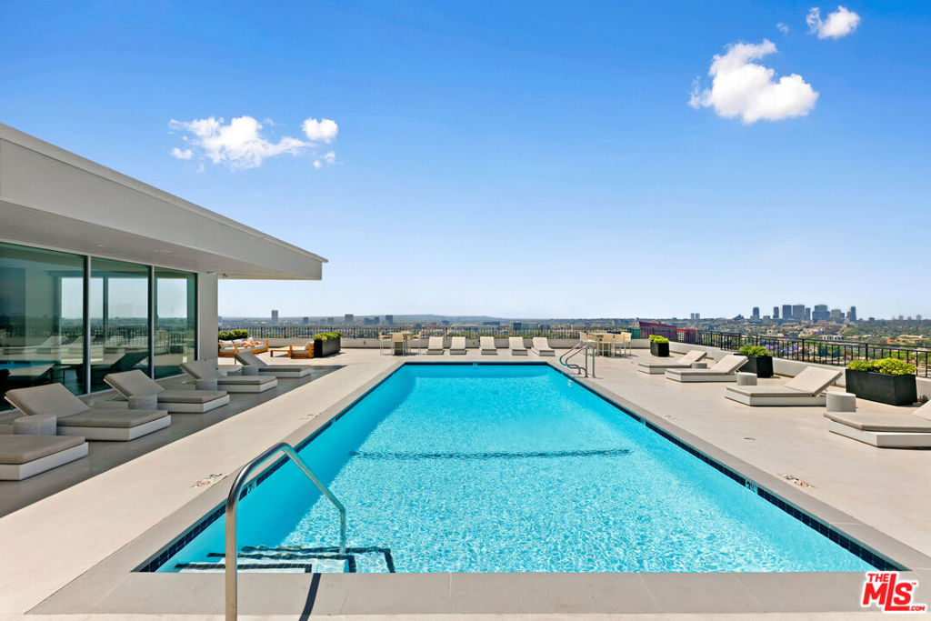1100 Alta Loma Road 1407