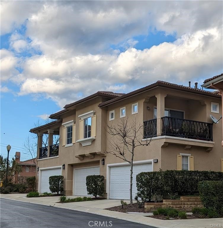 Welcome to Cornerstone at Copper Hill, one of Valencia’s most desirable and tranquil communities. This spacious townhome offers over 1,700 square feet of beautifully designed living space, featuring 3 bedrooms and 2.5 baths, plus a two-car attached garage.
Step into a large, inviting living area with a cozy fireplace and an adjoining bonus room that’s perfect for a home office, bedroom, den, or expanded living space. The open-concept kitchen is both functional and stylish, featuring granite countertops, a breakfast bar, a brand new oven, and upgraded lighting in both the kitchen and dining areas. A large walk-in pantry provides exceptional storage, completely lined with shelving for all your needs.
A convenient half-bath is located downstairs. Dining area has a sliding glass door that leads to a low-maintenance outdoor space with a concrete walkway and lush shrubbery—ideal for relaxing or entertaining.
Upstairs, you’ll find a small loft area, perfect for a desk or cozy reading nook, along with an upstairs laundry room for added convenience. The secondary bedrooms are spacious, and include ceiling fans. The primary suite is a true retreat, featuring plenty of natural light, an en suite bath with dual sinks, a separate tub and shower, and a well-designed closet to maximize storage space.
Cornerstone at Copper Hill offers residents access to two sparkling community pools, and the home features a private entrance in a quiet, well-maintained neighborhood.
Don’t miss this opportunity to live in comfort, style, and convenience in one of Valencia’s most sought-after communities.