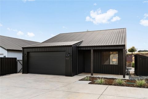 Photo of 5621 Sierra Park Dr, Paradise, CA 95969 (MLS # SN26093640)