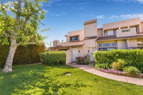 Photo of 15137 Magnolia Blvd #A, Sherman Oaks, CA 91403 (MLS # SR26041205)