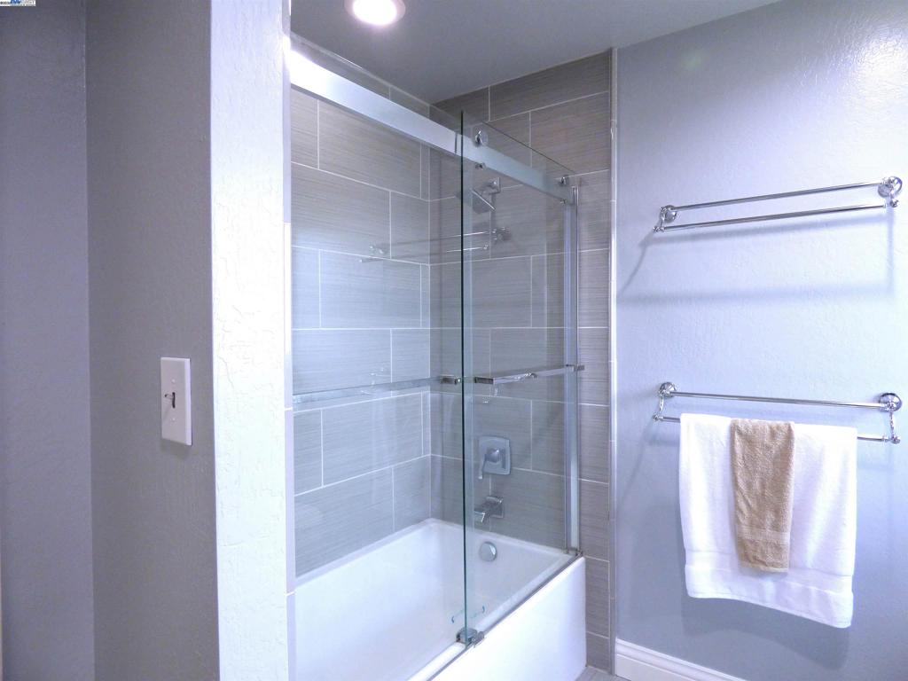 PLEASANTON VALLY - Residential