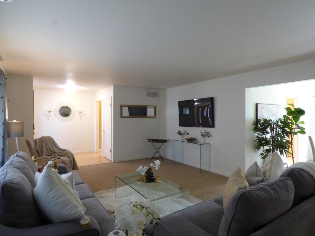 PLEASANTON VALLY - Residential