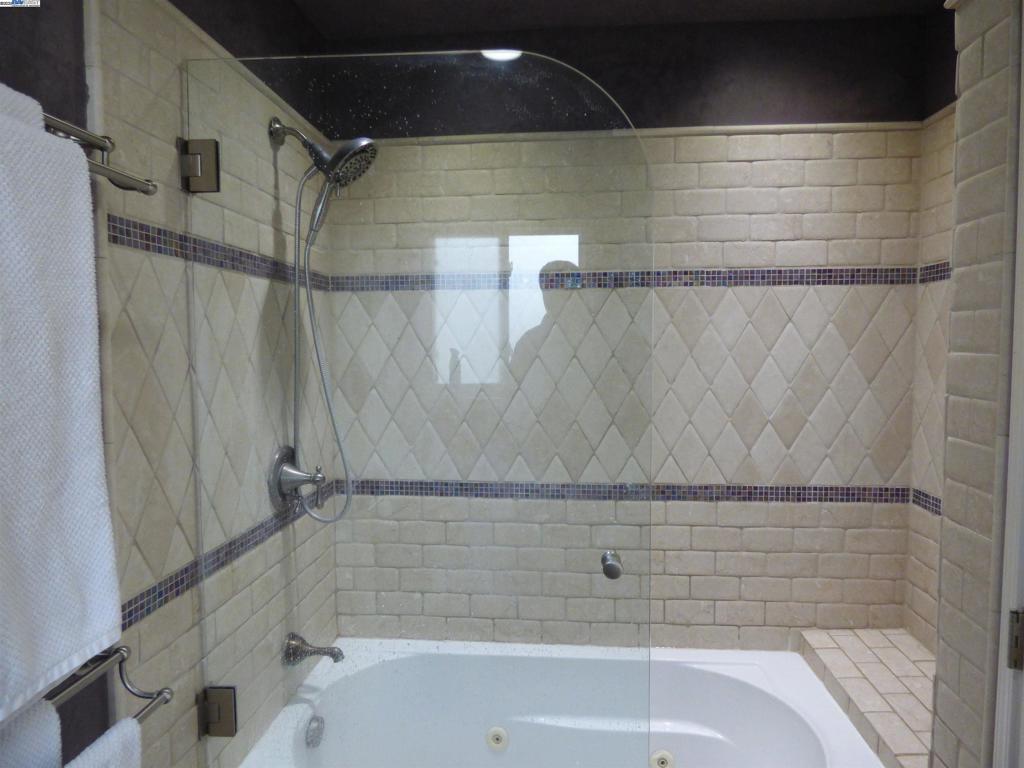 PLEASANTON VALLY - Residential