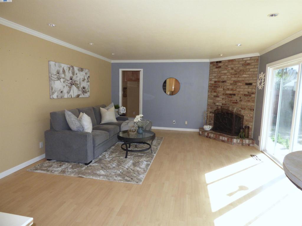 PLEASANTON VALLY - Residential