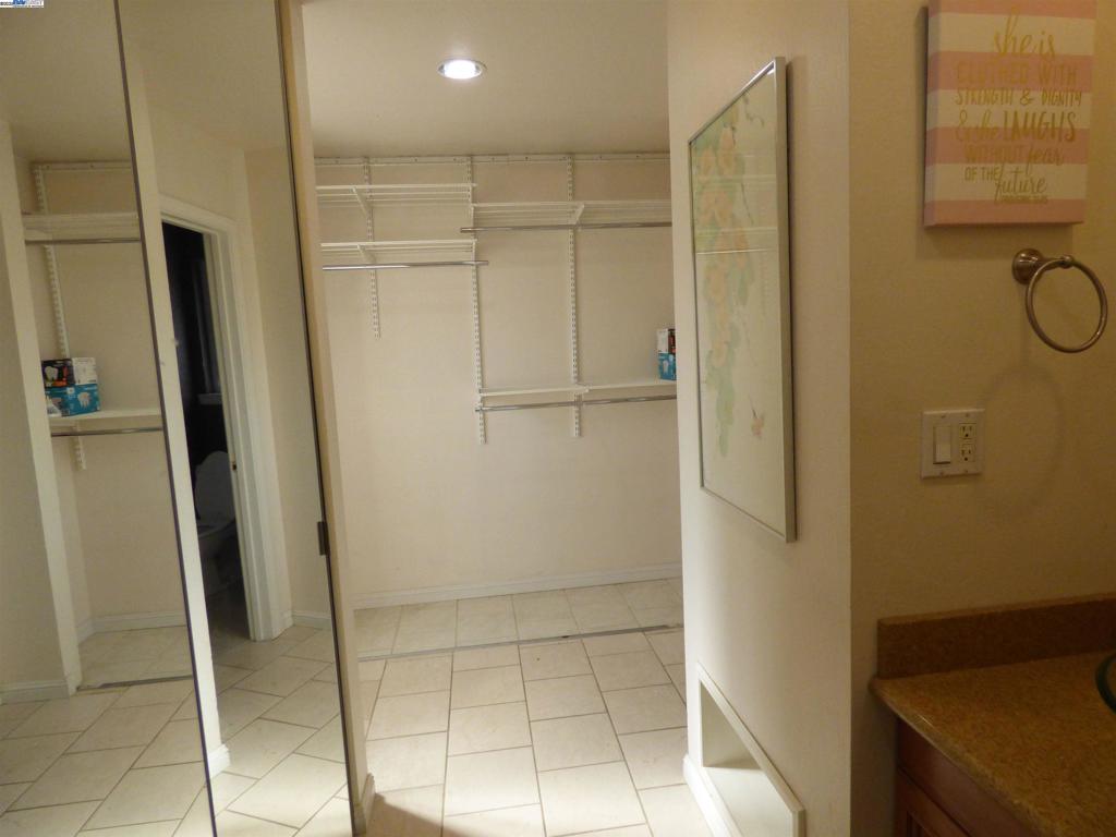PLEASANTON VALLY - Residential