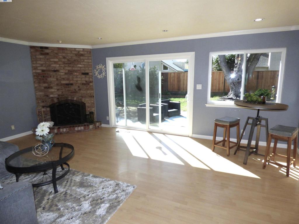 PLEASANTON VALLY - Residential