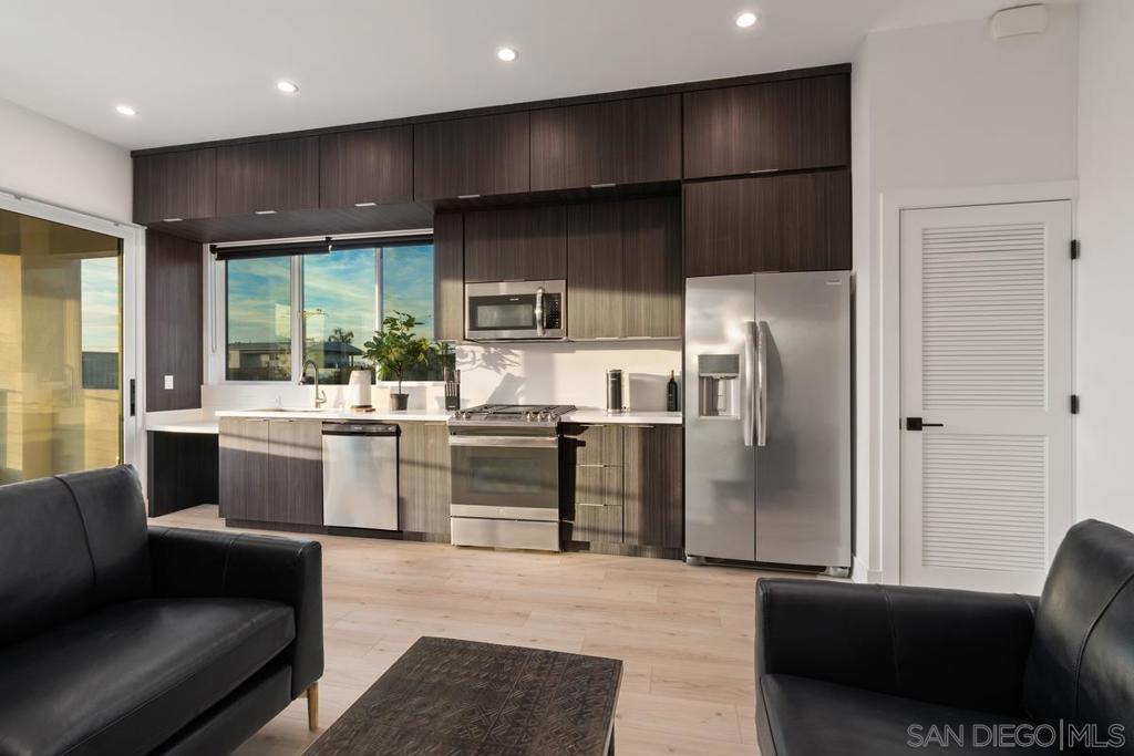 2015 Albatross St