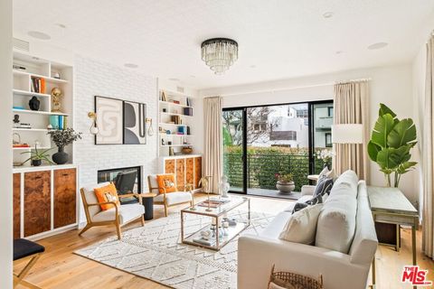 Photo of 129 Outrigger Mall, Marina Del Rey, CA 90292 (MLS # 26658503)