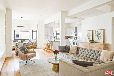 Photo of 129 Outrigger Mall, Marina Del Rey, CA 90292 (MLS # 26658503)