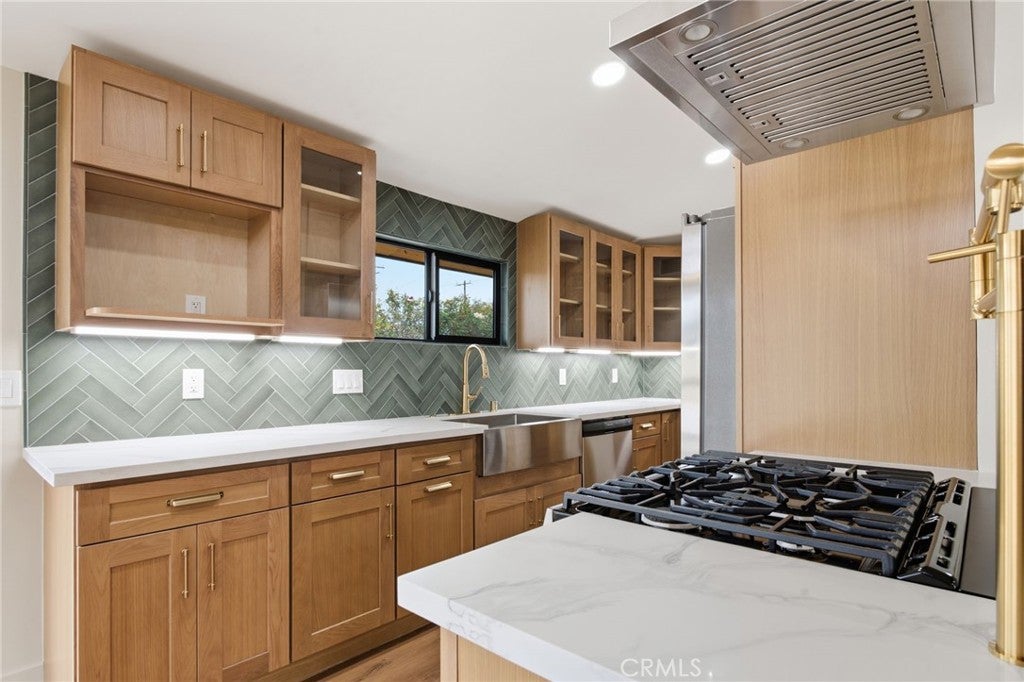 1261 E Ada Ave