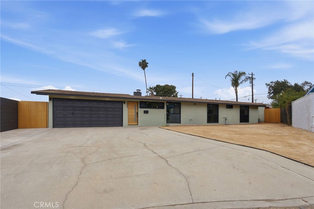 1261 E Ada Ave