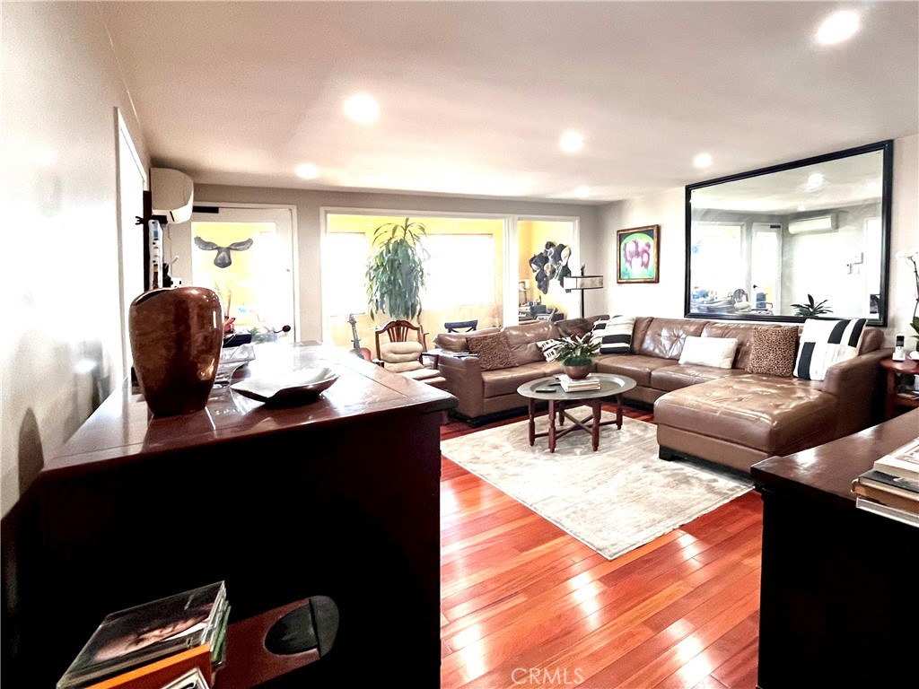 10443 Magnolia Boulevard