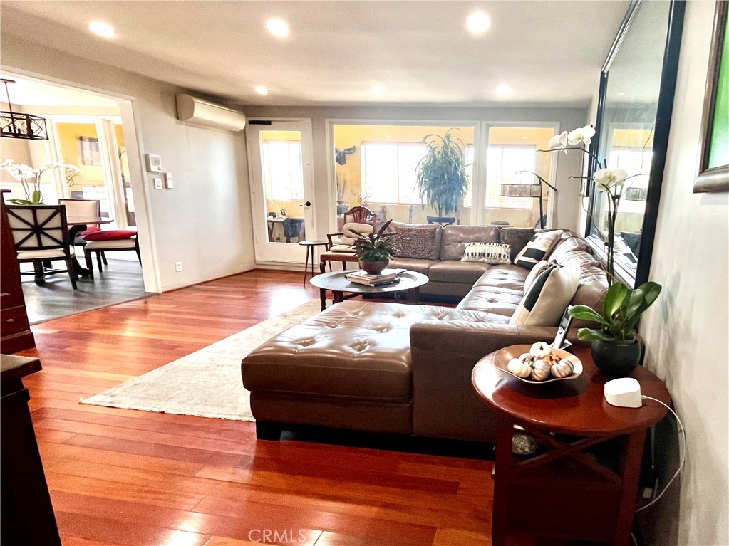 10443 Magnolia Boulevard