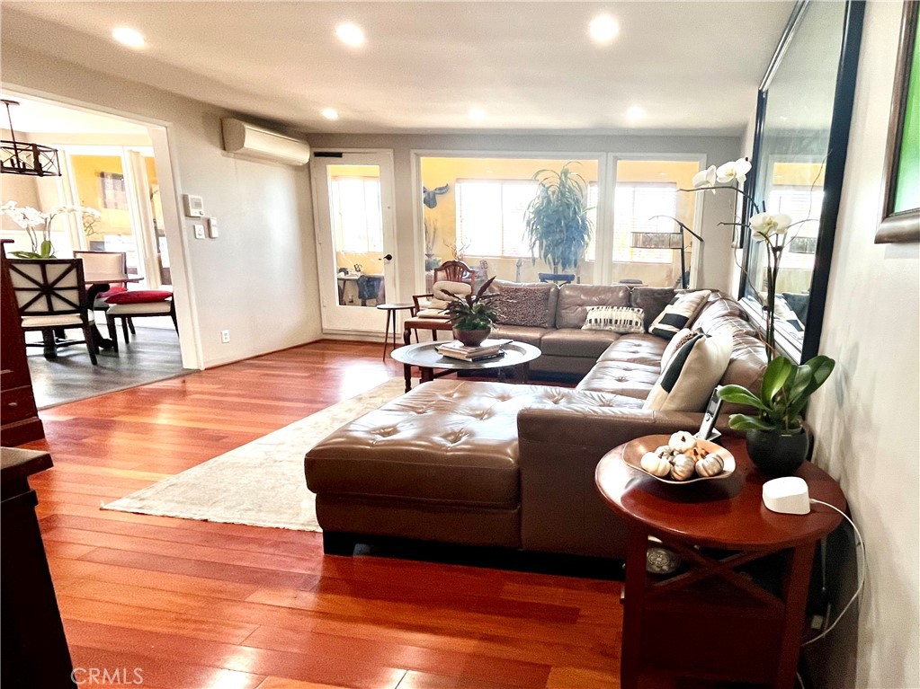 10443 Magnolia Boulevard