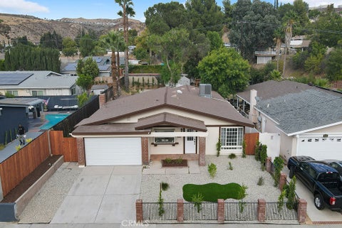 Photo of 27976 Foxlane DR, Canyon Country, CA 91351 (MLS # SR26189448)