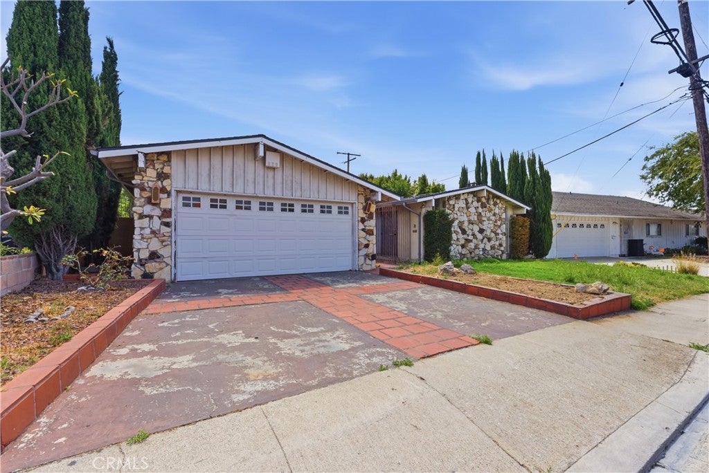 1630 Crest Vista Drive