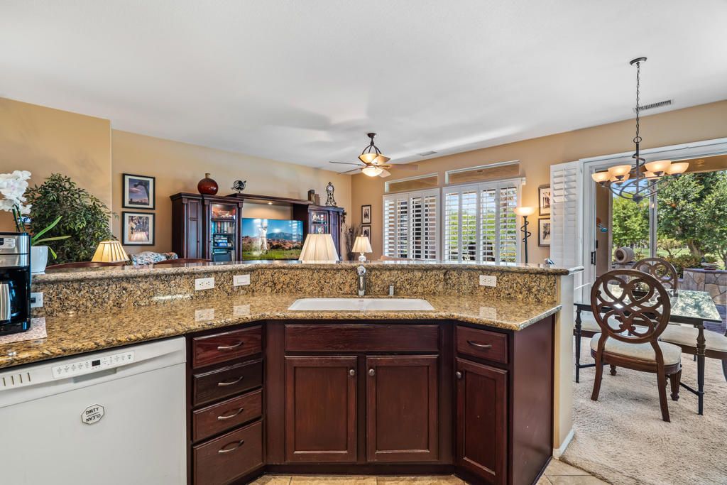 listing image 130729218682642035141