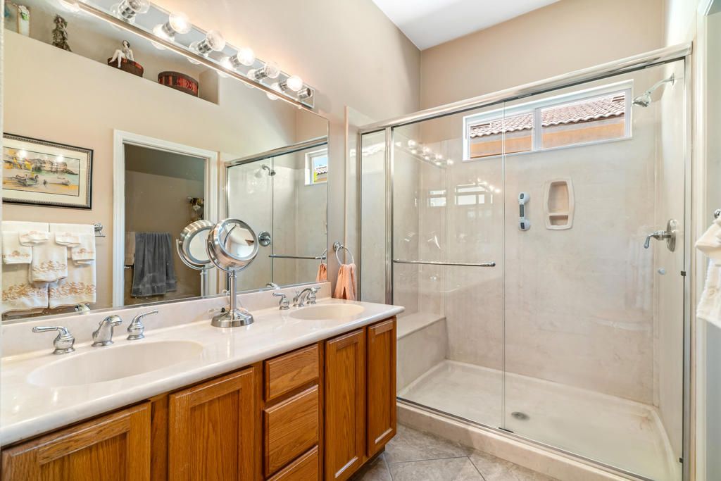 listing image 130725121525337217352