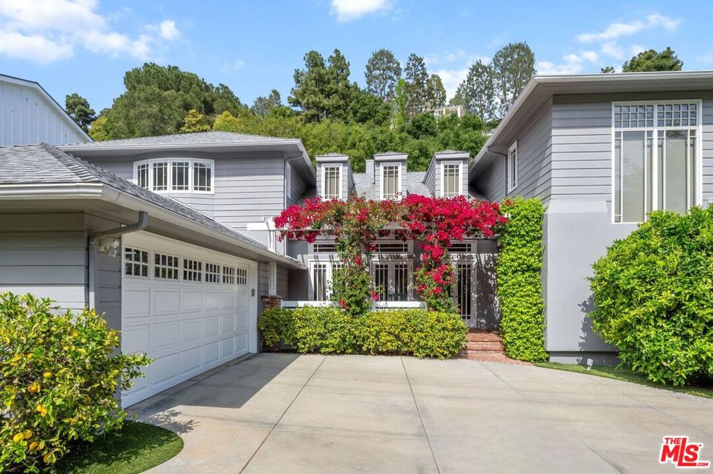 1224 N Bundy Drive